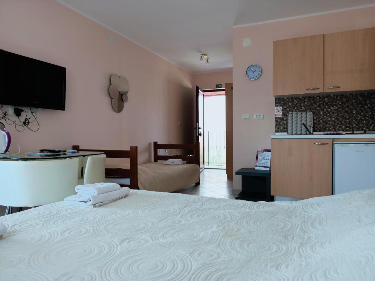 Aparthotel Viola Pjescana Uvala Eksteriør billede