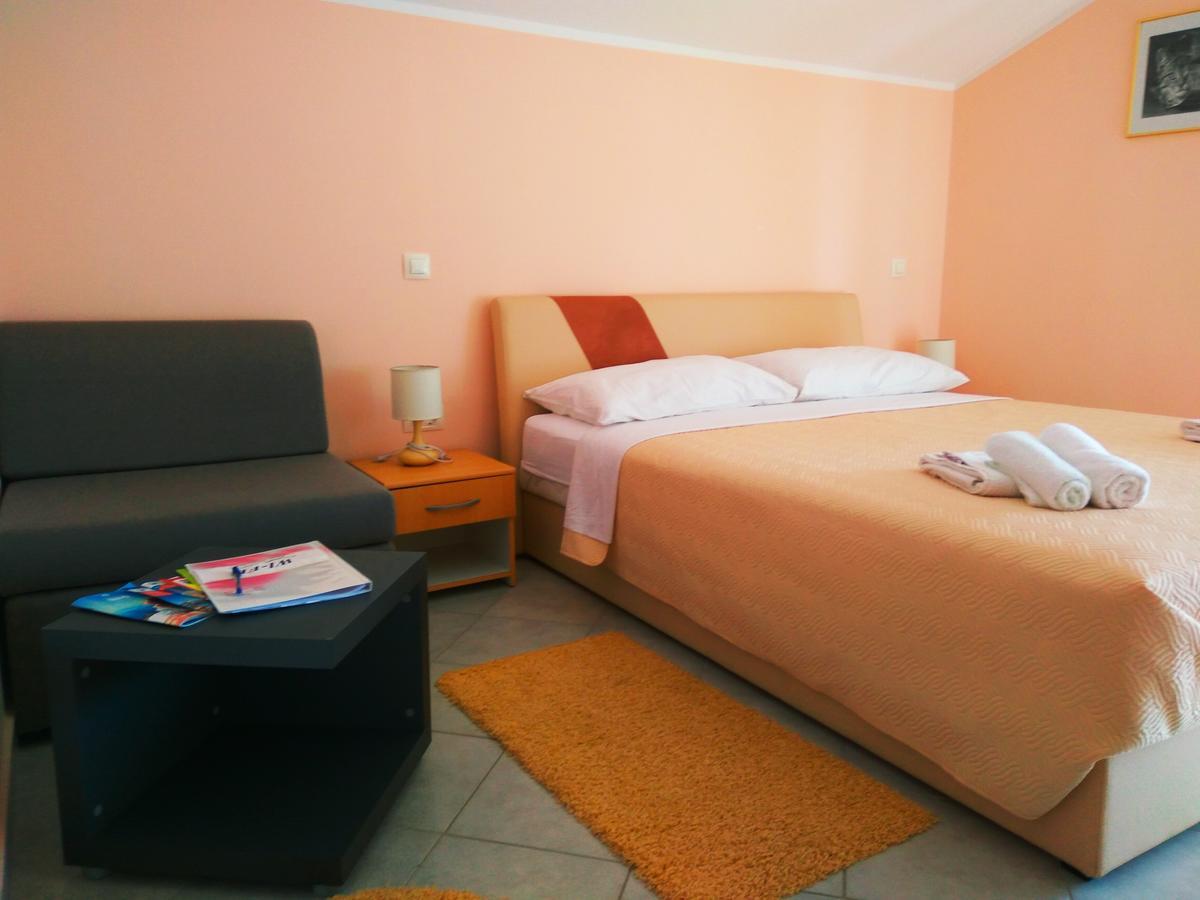 Aparthotel Viola Pjescana Uvala Eksteriør billede