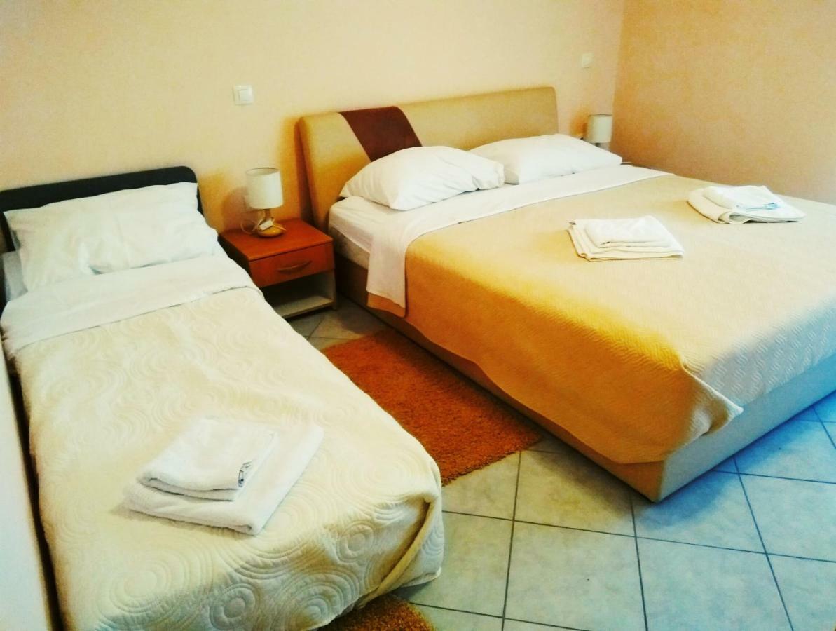 Aparthotel Viola Pjescana Uvala Eksteriør billede