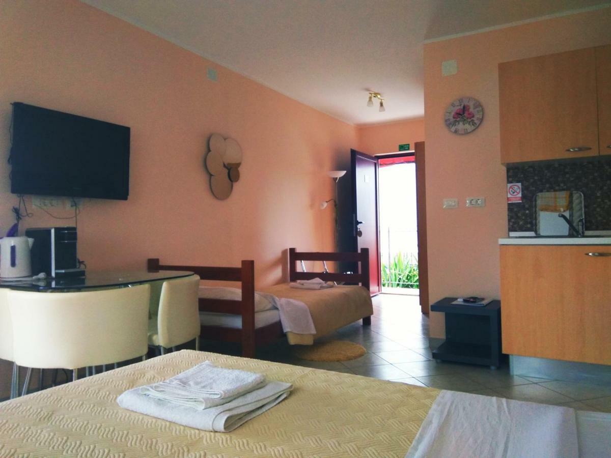 Aparthotel Viola Pjescana Uvala Eksteriør billede